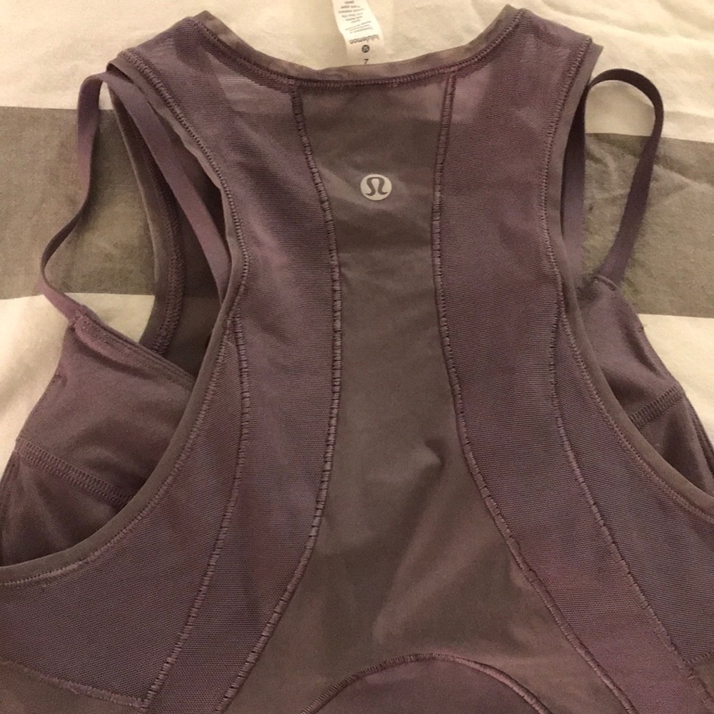 Lululemon top with bra - Picture 4 of 6